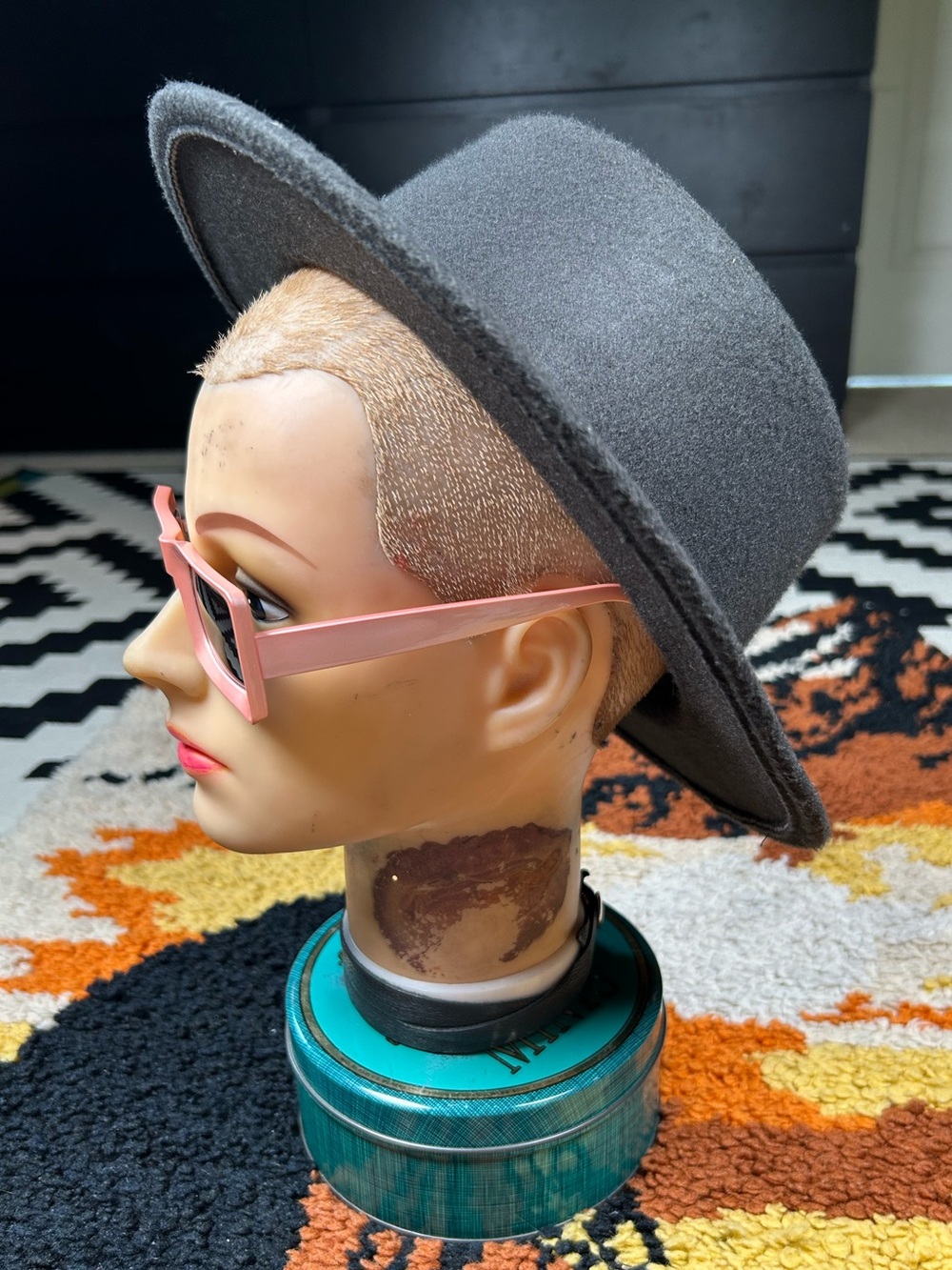 Rad, flat wide brimmed hat!!